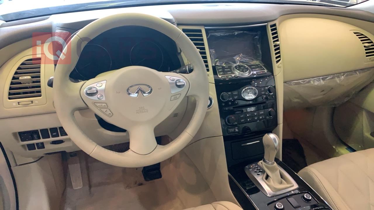 Infiniti QX70